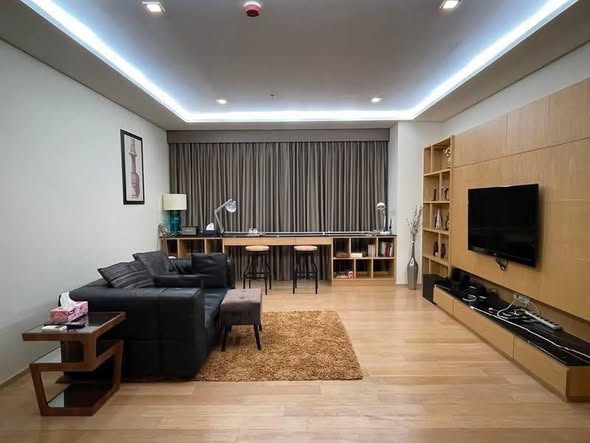 living room of Noble Reflex