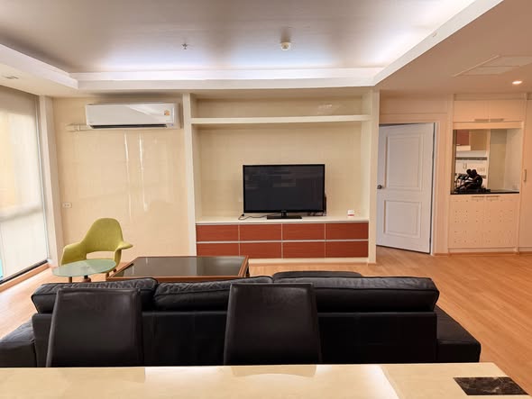 living room of Noble Reflex
