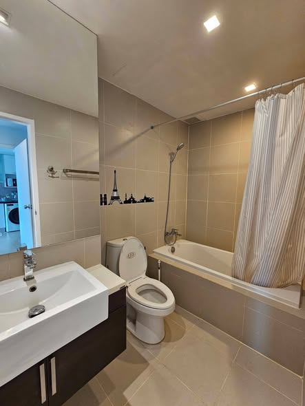bathroom of Noble Remix