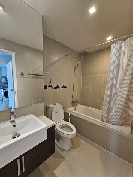 bathroom of Noble Remix