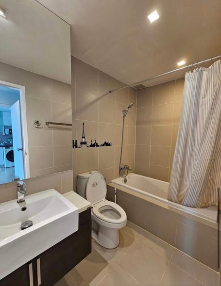 bathroom of Noble Remix