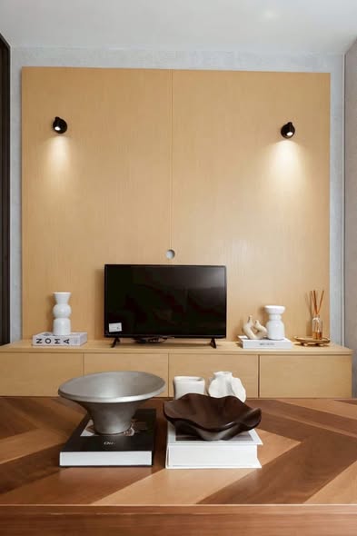 living room and room interior and bathroom of Noble Remix