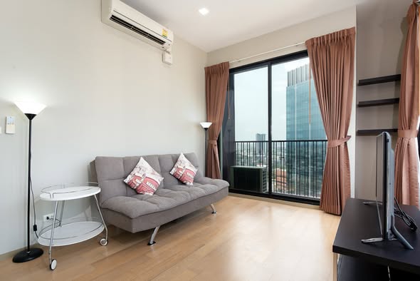 bedroom and living room of Noble Reveal