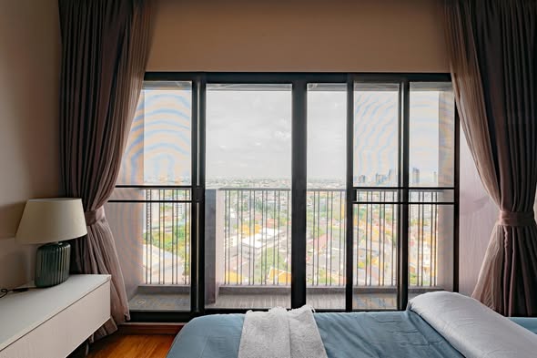 bedroom and room interior of Noble Reveal