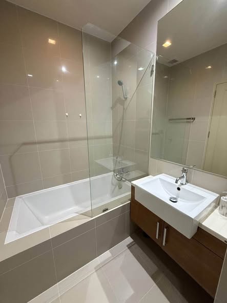 room interior and bathroom of Noble Reveal