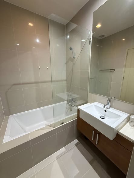 room interior and bathroom of Noble Reveal
