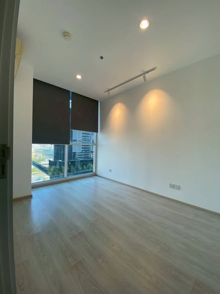 room interior of Noble Revolve Ratchada 1