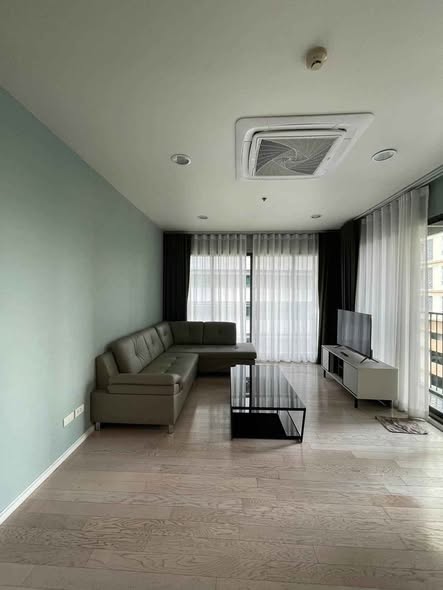 bedroom and living room of Noble Solo