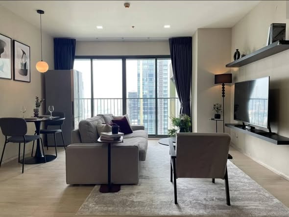 living room of Noble Solo