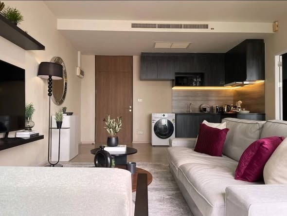 living room of Noble Solo
