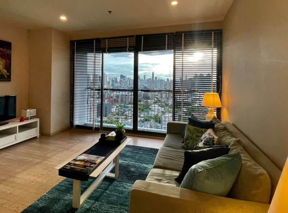 living room and bedroom of Noble Solo