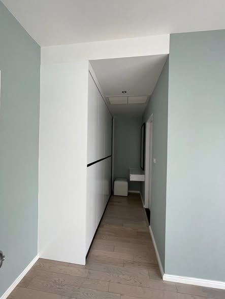 room interior of Noble Solo