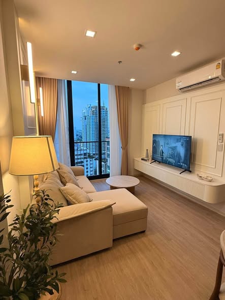 bedroom and living room of Noble State Sukhumvit 39