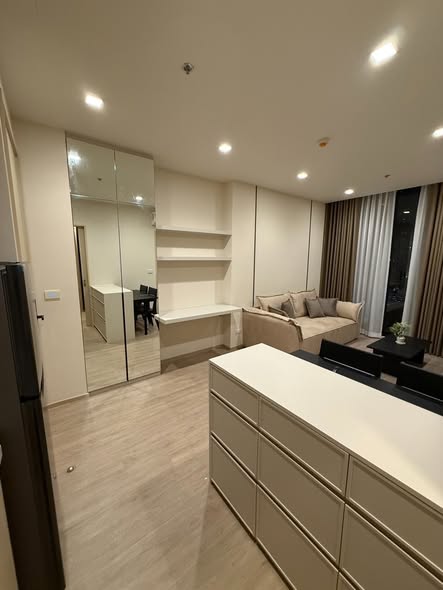 bedroom and room interior of Noble State Sukhumvit 39