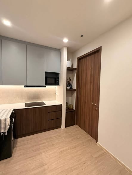 bedroom and room interior of Noble State Sukhumvit 39