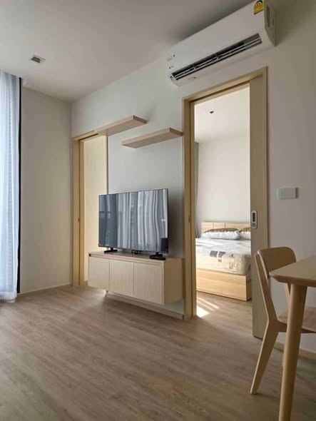 bedroom and room interior of Noble State Sukhumvit 39