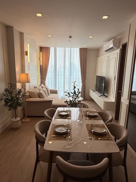 living room and room interior of Noble State Sukhumvit 39