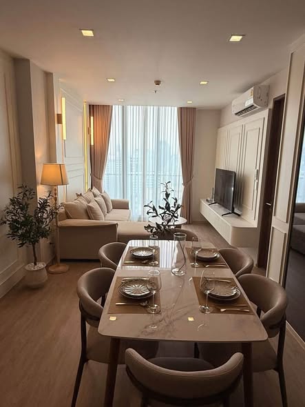 living room and room interior of Noble State Sukhumvit 39
