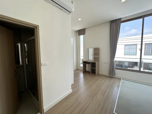 room interior of Nora Bangna โนระ บางนา