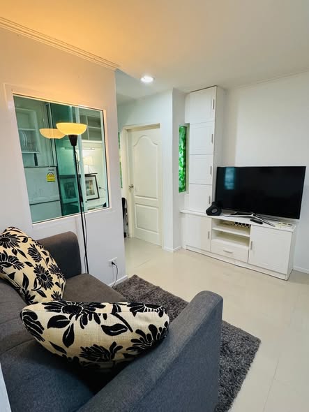 bedroom and living room of Notting Hill Bearing น็อตติ้ง ฮิลล์ แบริ่ง