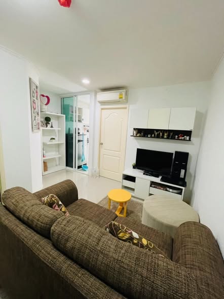 living room of Notting Hill Bearing น็อตติ้ง ฮิลล์ แบริ่ง