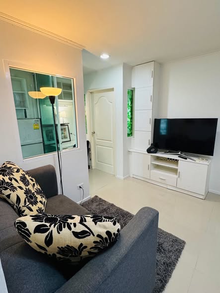 living room and bedroom of Notting Hill Bearing น็อตติ้ง ฮิลล์ แบริ่ง