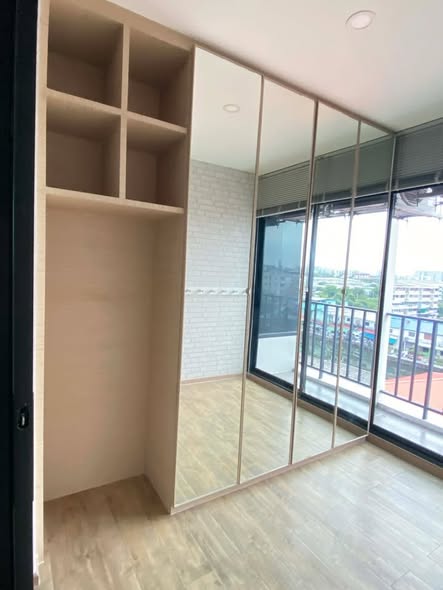 room interior of Notting Hill Phahol – Kaset