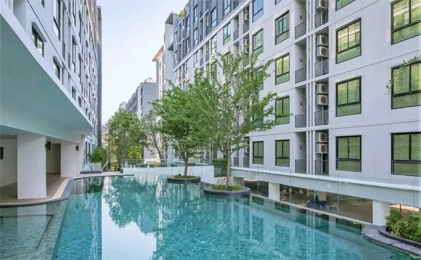 pool of Notting Hill Sukhumvit 105
