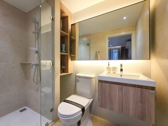 bathroom of Nue Cross Khu Khot Station (นิว ครอส คูคต สเตชัน)