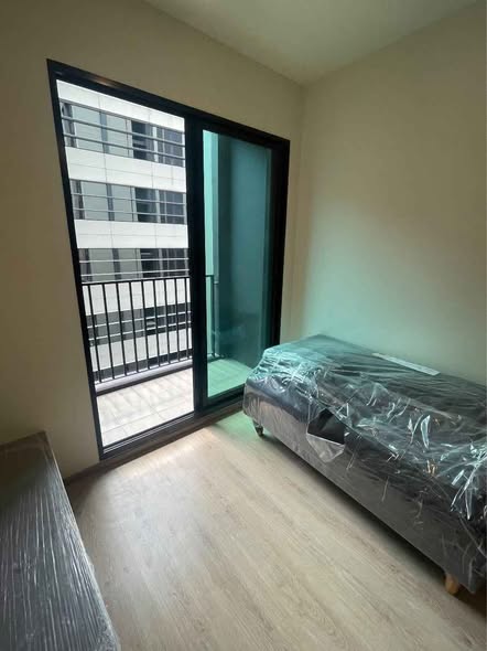 bedroom and room interior of Nue District R9