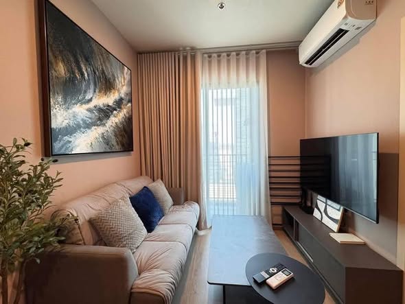 living room and bedroom of Nue District R9