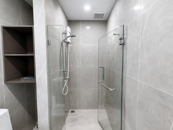 room interior and bathroom of Nue District R9