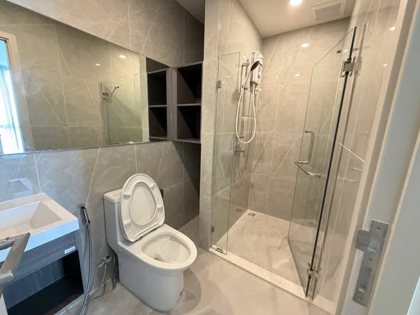 room interior and bathroom of Nue District R9