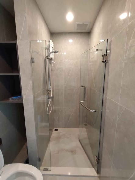 room interior and bathroom of Nue District R9
