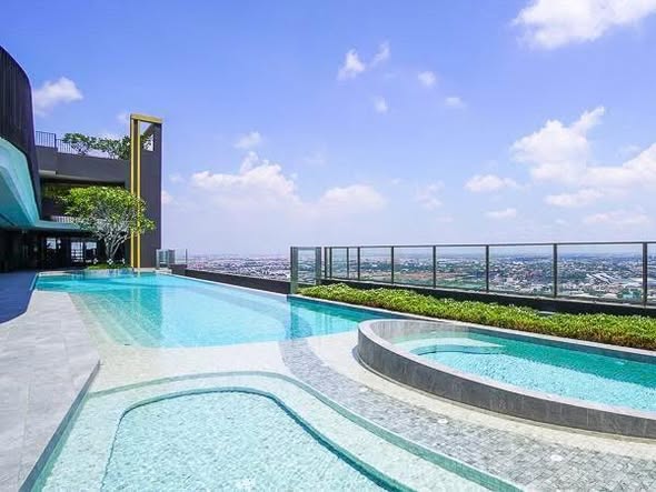 pool of Nue Mega Plus Bangna