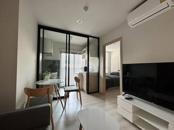 bedroom and room interior of NUE Noble Ngamwongwan (นิว โนเบิล งามวงศ์วาน)
