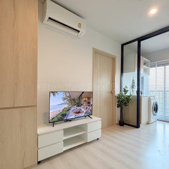 bedroom and room interior of NUE Noble Ngamwongwan (นิว โนเบิล งามวงศ์วาน)