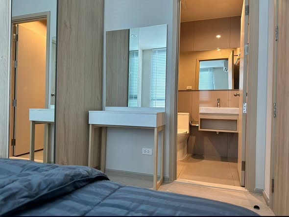 bedroom and room interior of NUE Noble Ngamwongwan (นิว โนเบิล งามวงศ์วาน)