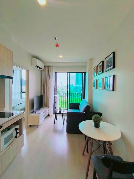 living room of NUE Noble Ratchada Lat Phrao (นิว โนเบิล รัชดา ลาดพร้าว)