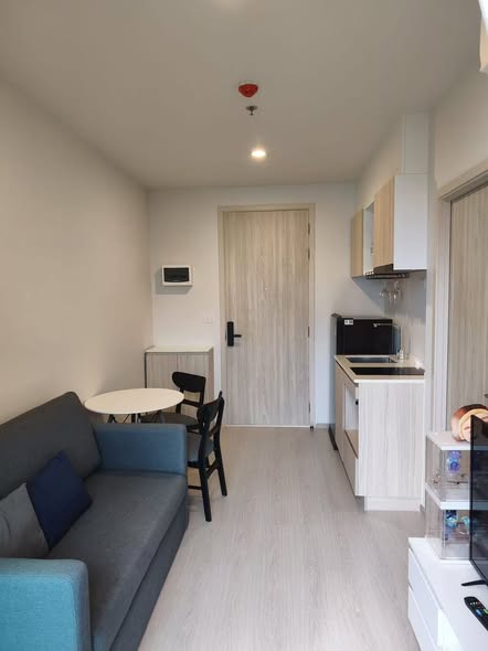 living room of NUE Noble Ratchada Lat Phrao (นิว โนเบิล รัชดา ลาดพร้าว)