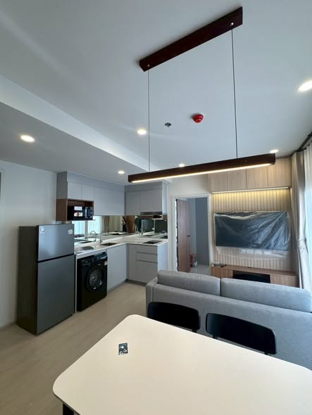 room interior and kitchen of Nue Riverest Ratburana นิว ริเวอร์เรสต์ ราษฎร์บูรณะ