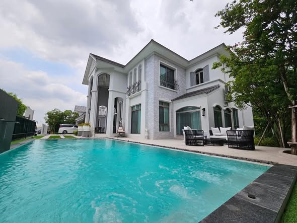pool of Number3 Poolvilla Bangkok