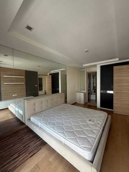 bedroom of O2 Hip