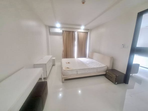bedroom of O2 Hip