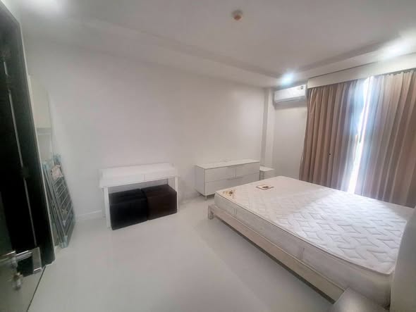 bedroom of O2 Hip
