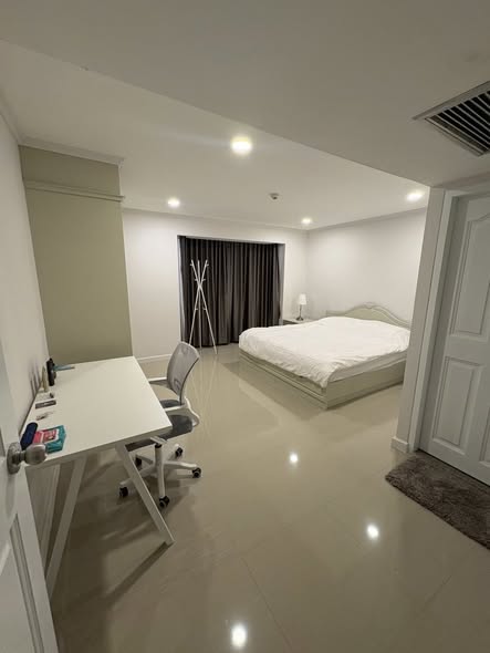bedroom of Omni Tower Sukhumvit Nana