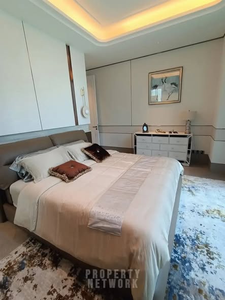 bedroom of One 89 Wireless