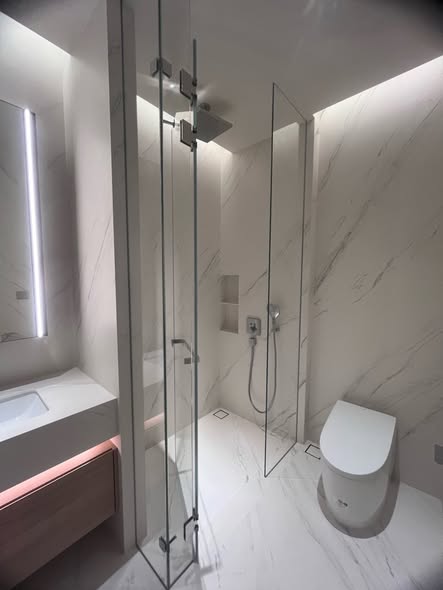 room interior and bathroom of One Bangkok