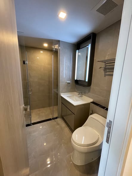 bathroom of One9Five Asoke – Rama 9