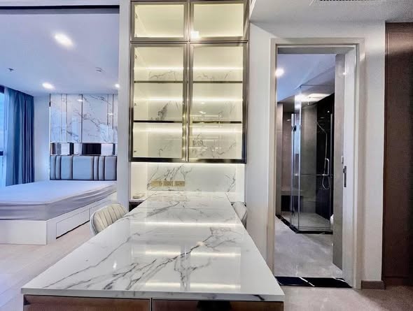 bathroom and kitchen of One9Five Asoke – Rama 9